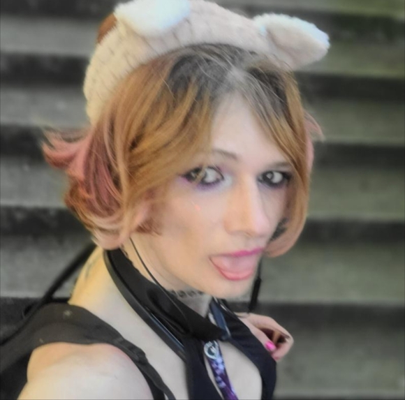 Meet your Posher, Stepheny - Picture 1 of 3